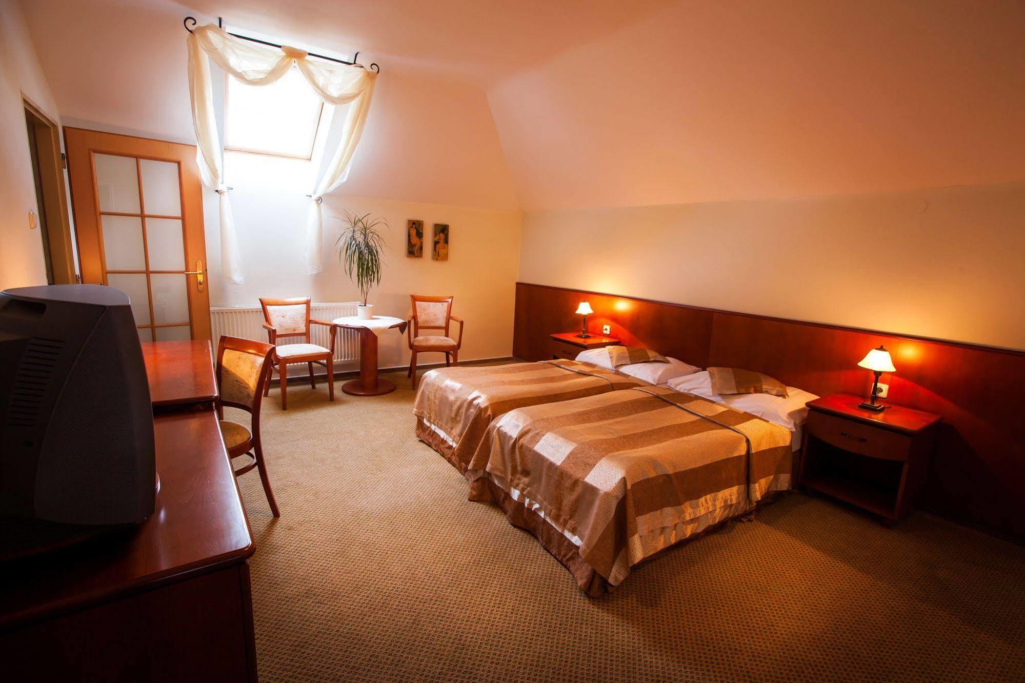 Park Hotel Tartuf Beladice Exterior foto