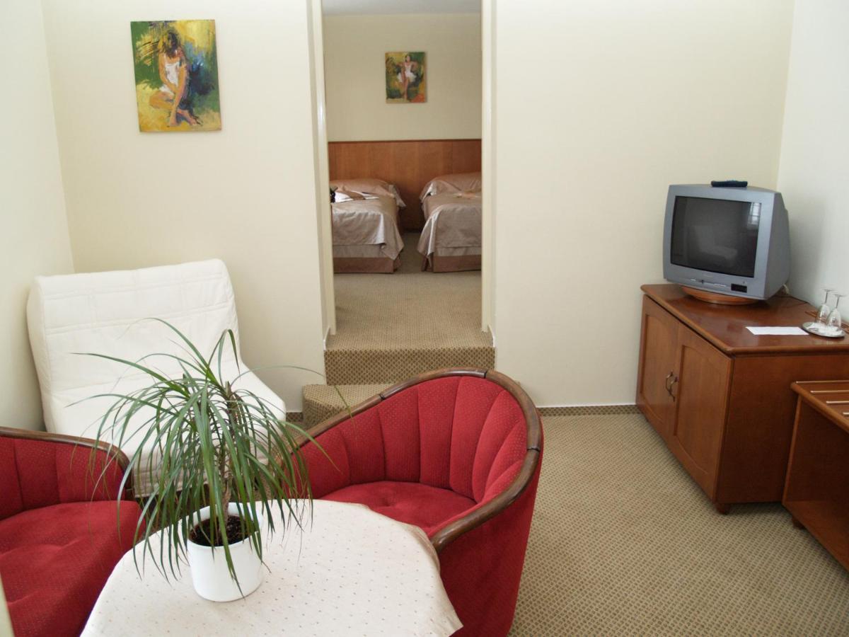 Park Hotel Tartuf Beladice Exterior foto